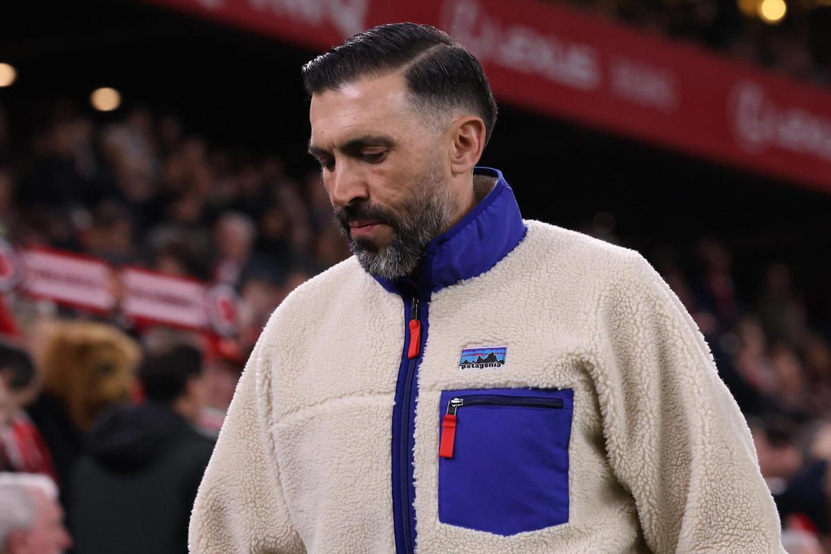 Sarabia, en el banquillo de San Mamés durante el Athletic-Elche