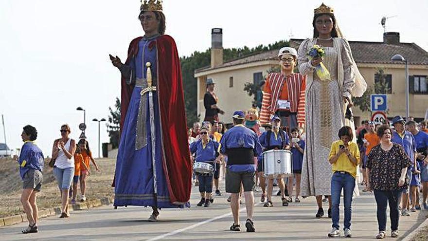 Gran cercavila a Campllong per celebrar la seva festa major