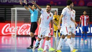 Adolfo celebra la victoria ante Paraguay