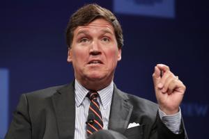 Tucker Carlson, la figura mediàtica conservadora més influent i polèmica dels EUA, se’n va de Fox News