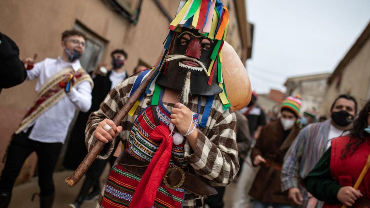 El Zangarrón de Sanzoles, en su última salida por el pueblo.