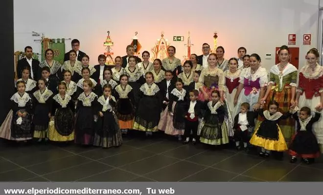 GALERÍA DE FOTOS -- Sequiol presenta a sus flamantes madrinas, Estefanía y María, en una noche brillante