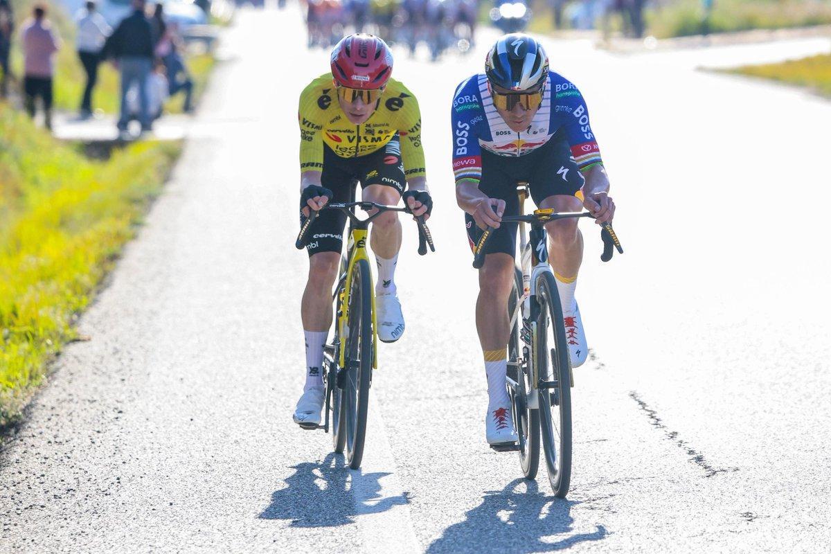 Evenepoel y Vingegaard, en fuga, en la Volta