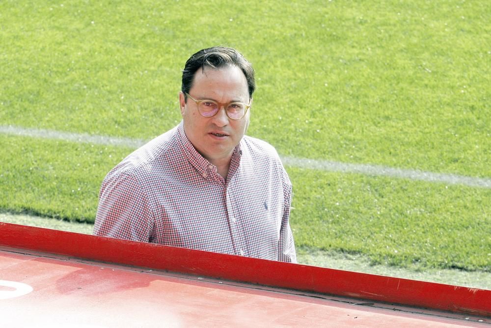 Entrenamiento del Sporting en El Molinón a puerta cerrada antes del derbi