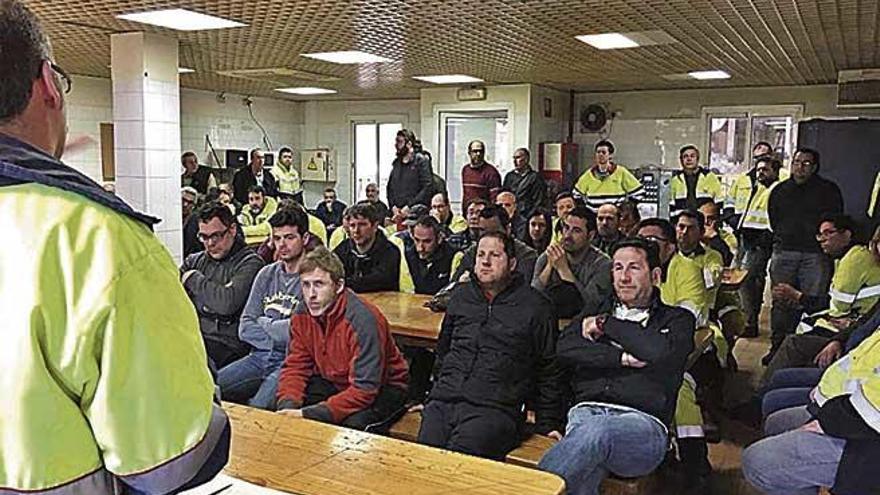 Una imagen de la asamblea celebrada ayer en Lloseta.