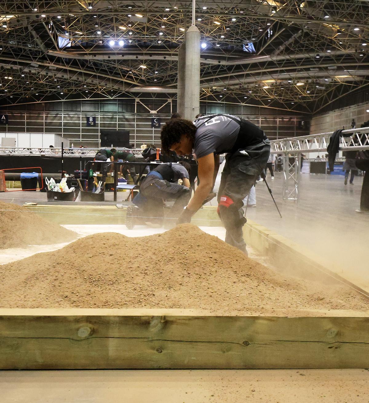 Feria Valencia . 300 estudiantes de FP haciendo pruebas pen la competicion de Skills FP , de donde saldra un equipo valenciano para competir con el resto de comunidades autonomas