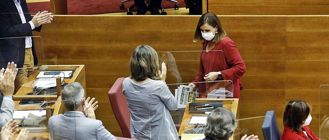 Catalá recibe el aplauso de su grupo al terminar su intervención. | M.A. MONTESINOS