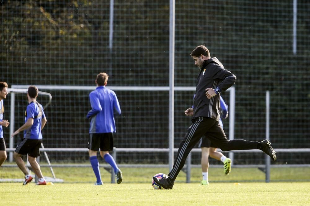 Entrenamiento a puerta cerrada del Real Oviedo en El Requexón