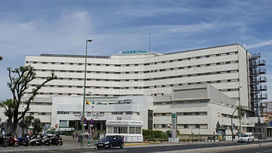 Un hombre viola a una mujer en la sala de espera de un hospital de Sevilla