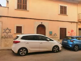 Pintan mensajes de ideología nazi en una vivienda de Santa Maria vinculada a una de las jóvenes detenidas