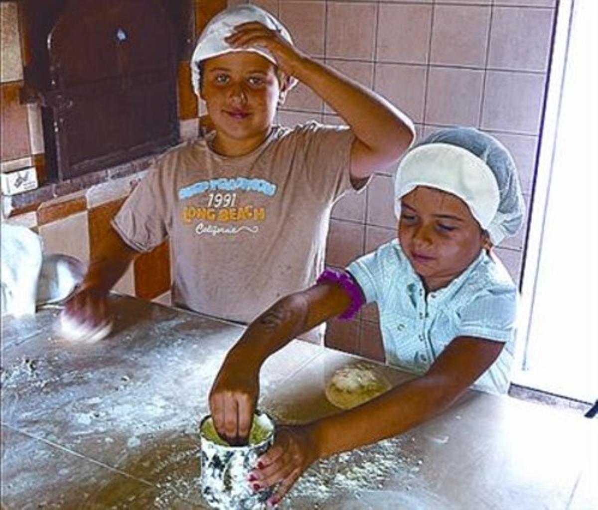 Els nens, fills de Magdalena i Perea. Els nens, fills de Magdalena i Perea.