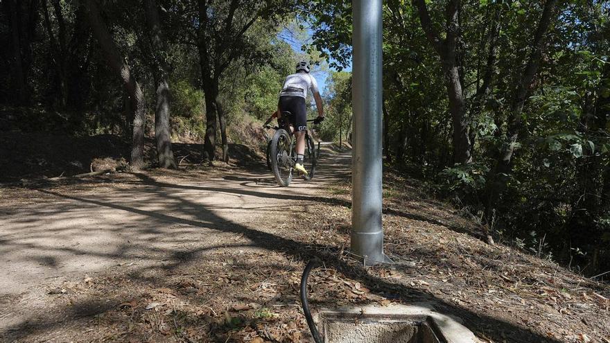 Roben 150 metres de cable de coure de l’enllumenat de la via verda del Carrilet a Quart