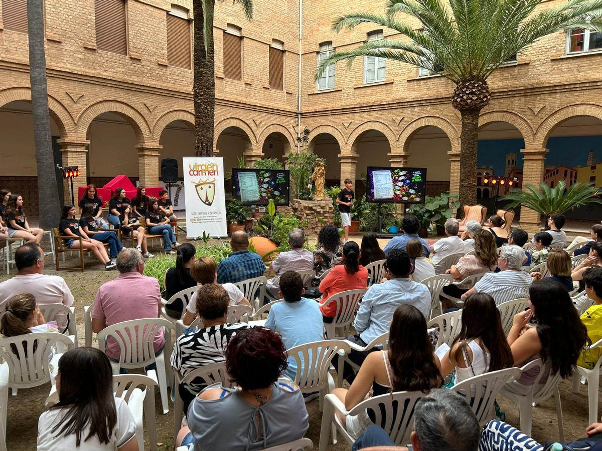 Fotogalería I El alumnado del colegio Virgen del Carmen de Vila-real celebra nueva edición del 'Carmel Talks'