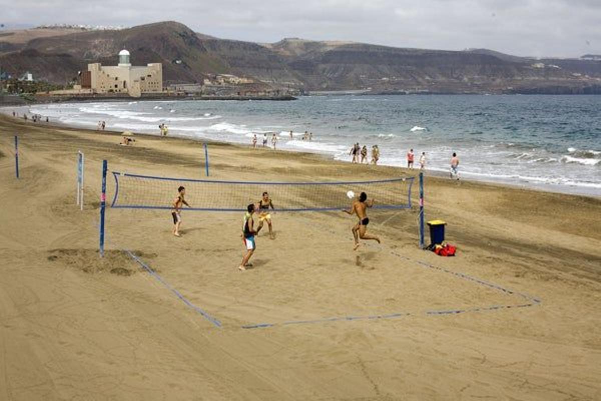 Las Cantera ses una de las playas urbanas más bellas de Europa.