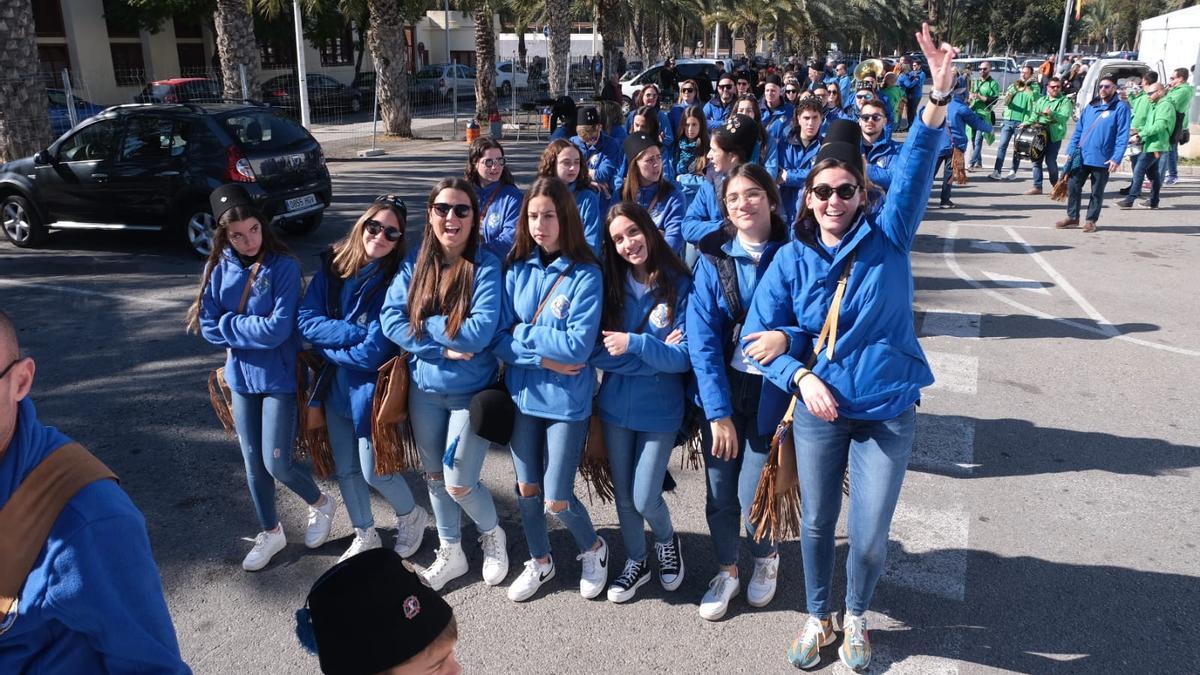 Ambiente festero este sábado cerca del cuartelillo de Candalix por las celebraciones del Mig Any de Elche