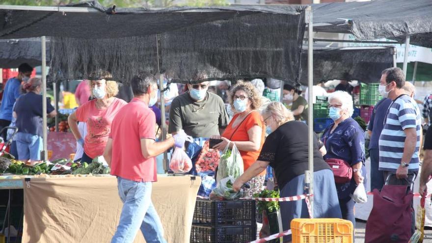 Barcala deja &quot;colgados&quot; a los mercadillos