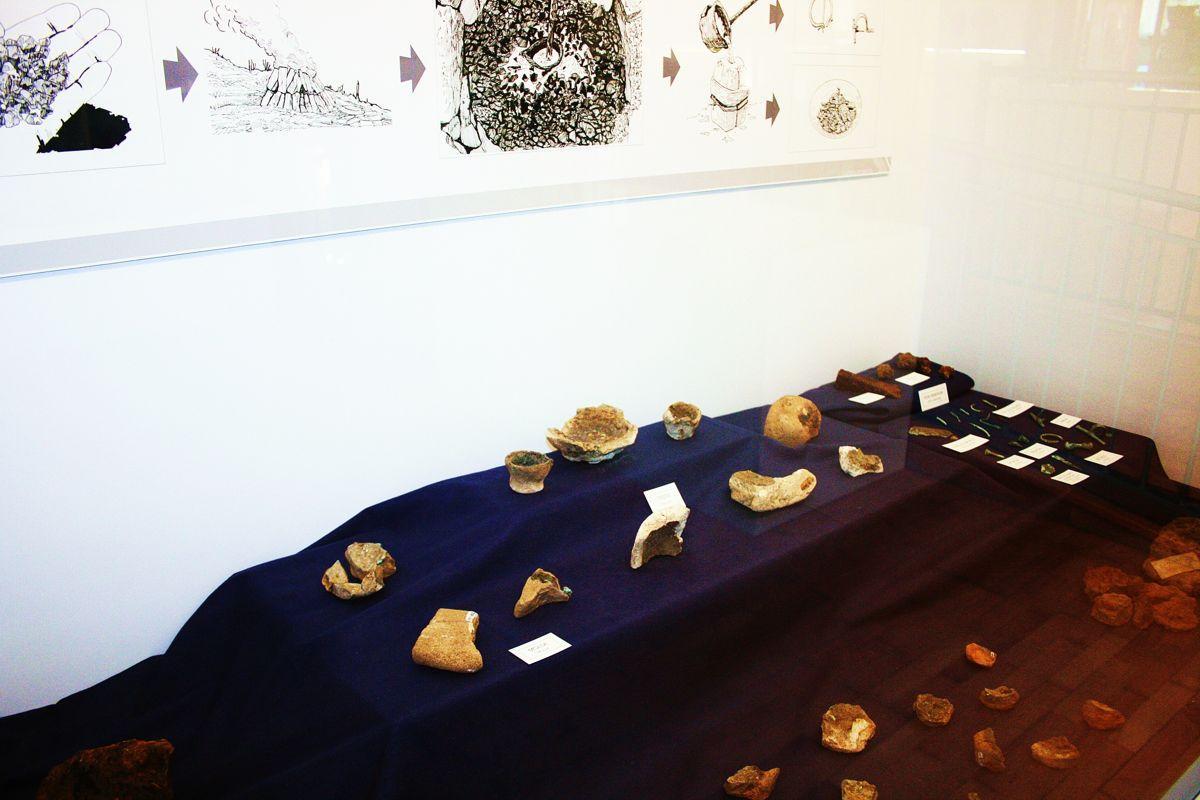 Recreaciones de restos encontrados en los Castros de Punta Neixón, en el Centro Arqueológico del Barbanza