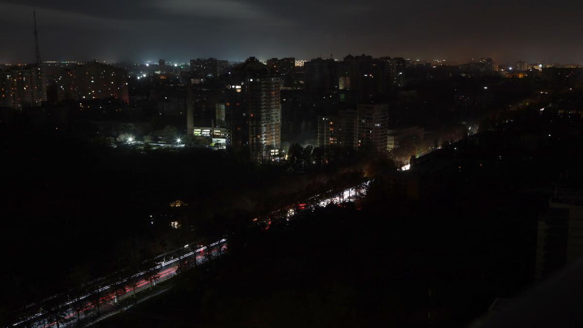 Cortes de luz en ciudades de Ucrania tras ataques rusos