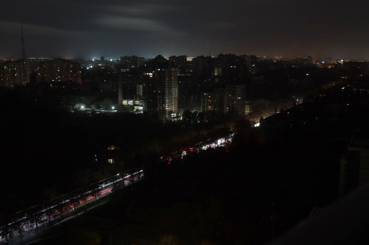 Cortes de luz en ciudades de Ucrania tras ataques rusos