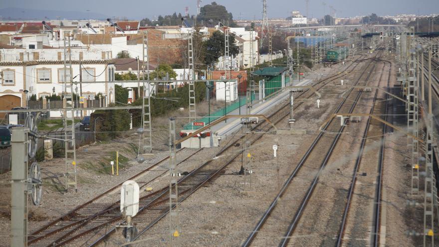 Un joven, acusado de homicidio tras morir su amiga arrollada por un tren en El Higuerón