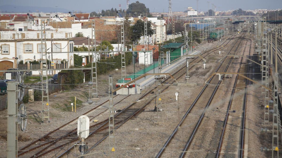 Vías del tren, entre las barriadas de Villarrubia y El Higuerón.