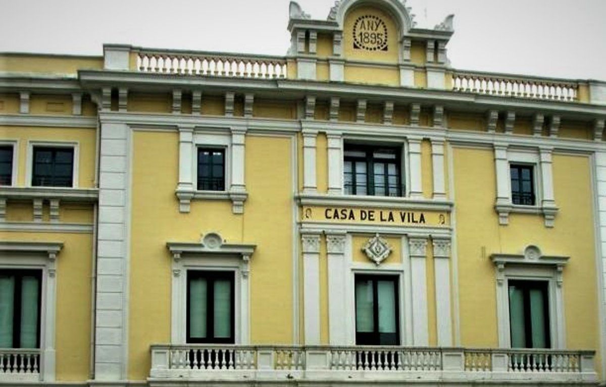 Fachada del Ayuntamiento de L'Hospitalet de Llobregat.