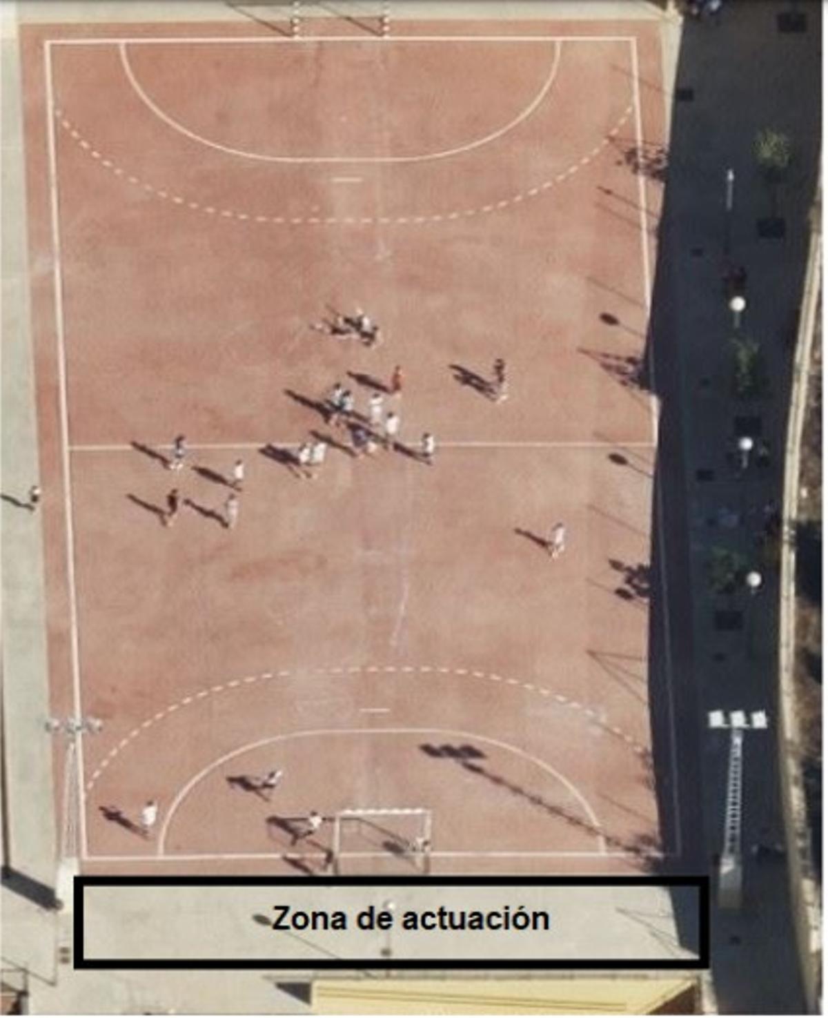 Imagen de la zona de las pistas deportivas del CEIP Carmen Martín Gaite donde se van a instalar toldos.
