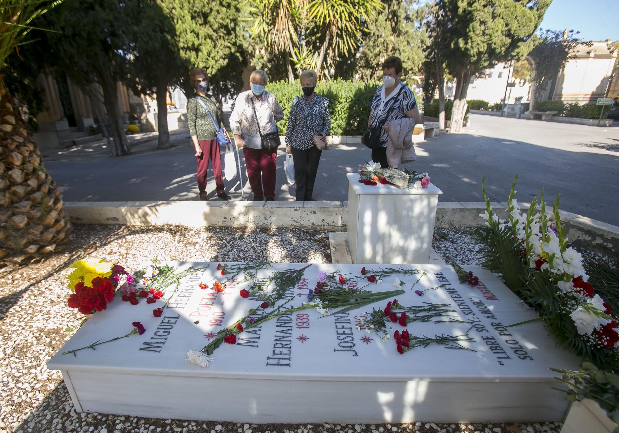 Día de Todos los Santos bajo mínimos de afluencia en el cementerio de Alicante