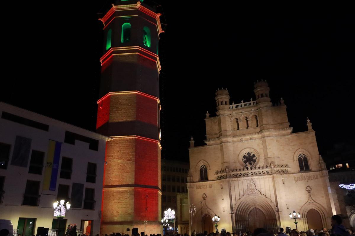 Uno de los actos fijos en la noche del primer sábado de fiestas es la Enfarolà