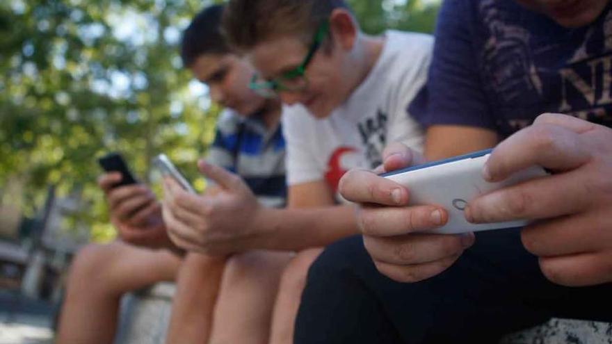 Uno de cada cuatro niños zamoranos menor de diez años tiene móvil