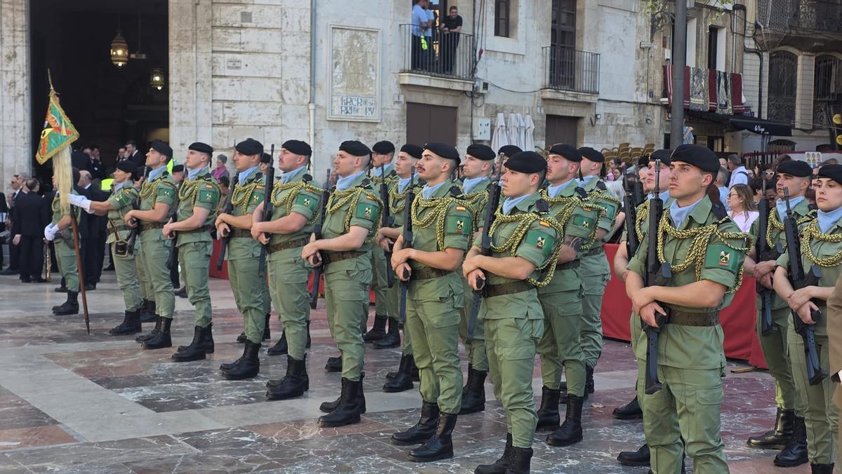 Militares a la plaza de la Virgen