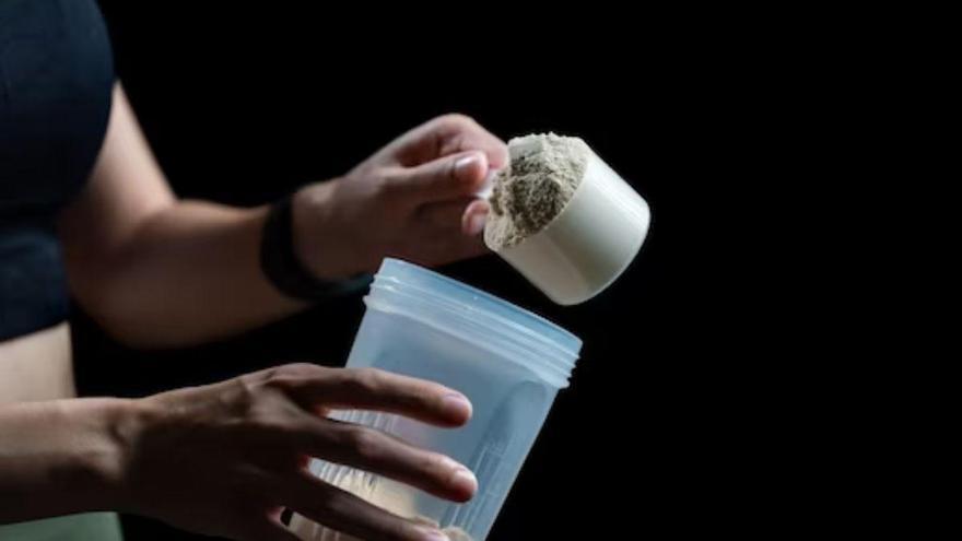 Apunta: estos son los batidos de proteína que debes tomar para ganar músculo
