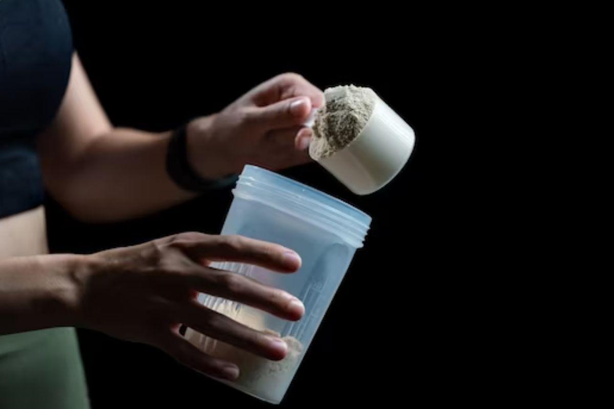 No vuelvas a tomar proteína en polvo los expertos recomiendan evitarla por este motivo.