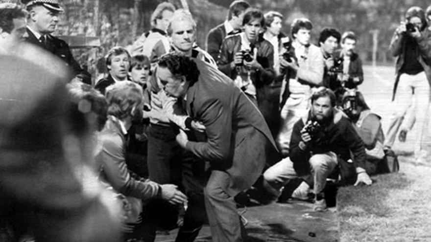 Momento en el que Jock Stein
sufre el edema pulmonar agudo 
que acabó con su vida.