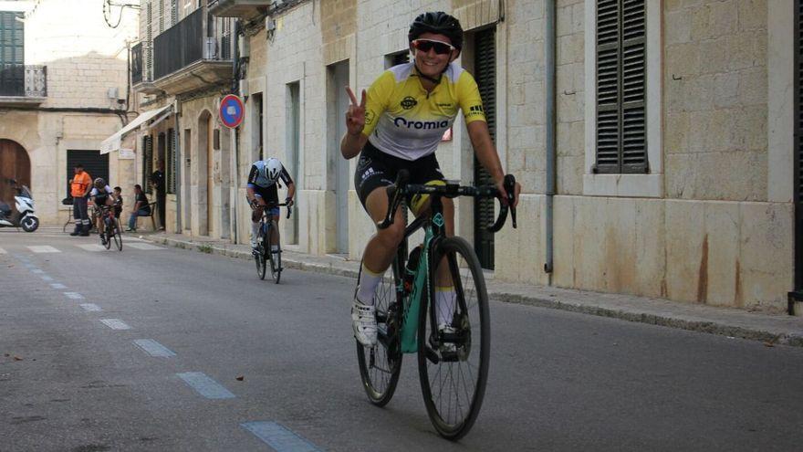 Cintia Rodríguez durante una prueba ciclista.