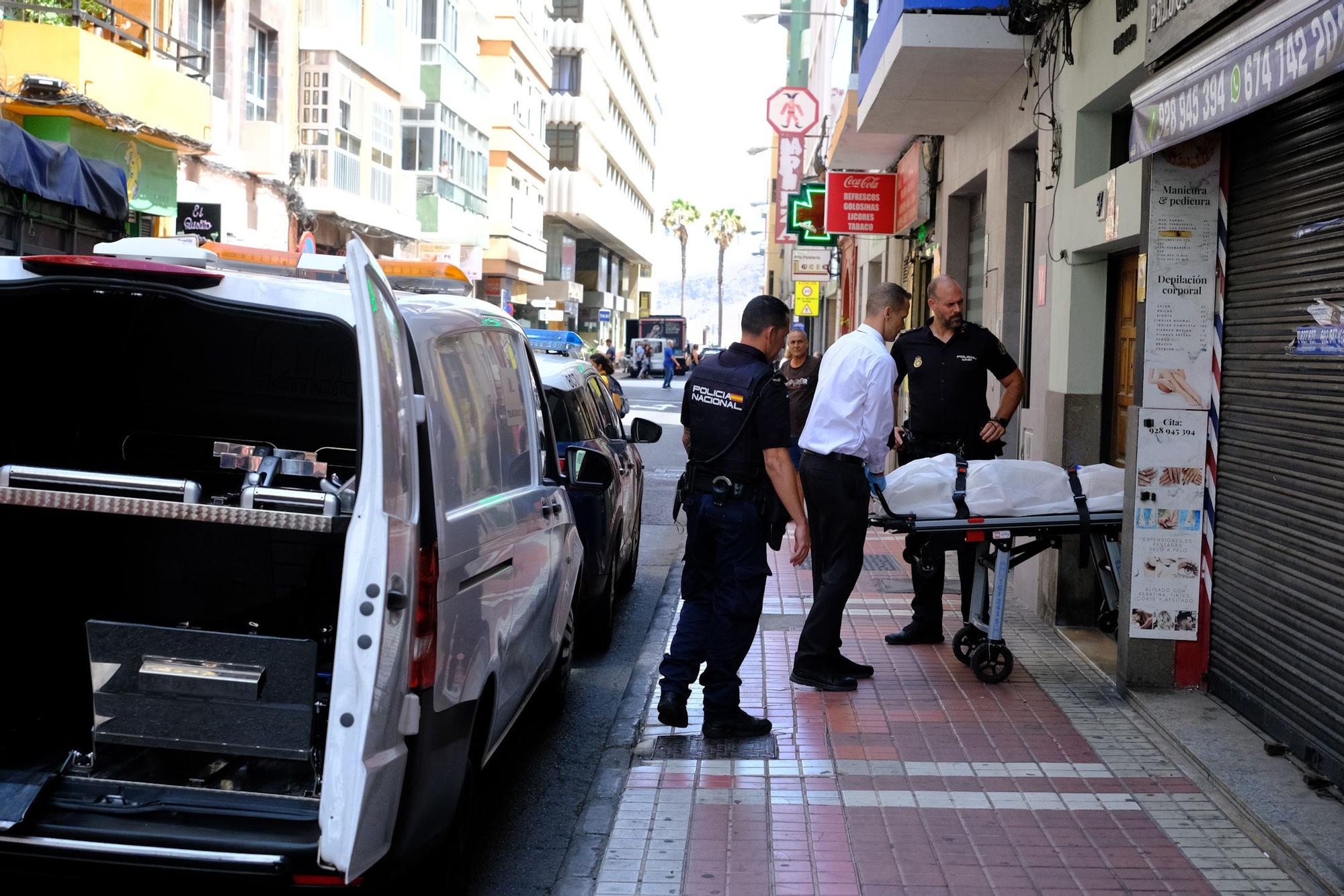 Hallan muerta a una mujer en una vivienda de la zona de Las Canteras