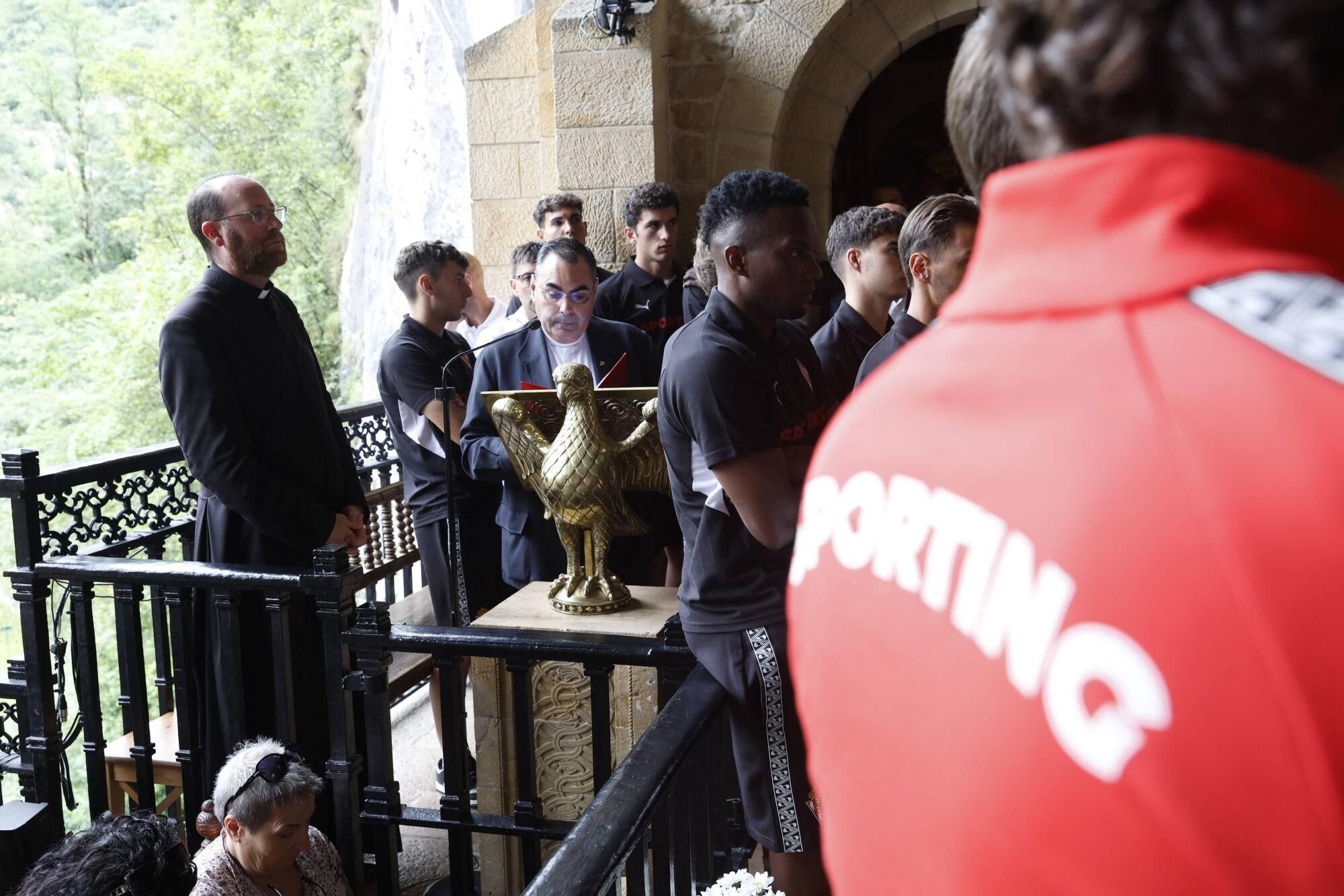 EN IMÁGENES: Visita del Sporting a La Santina en Covadonga
