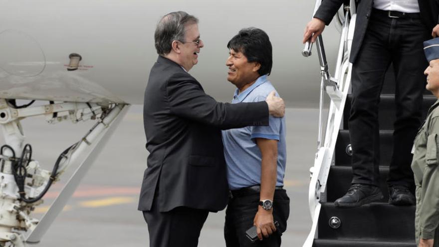 Evo Morales llega a México tras aceptar el asilo político