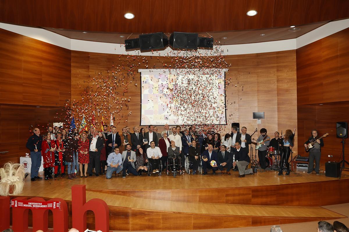 Al acto asistieron diversas personalidades y autoridades ilicitanas.