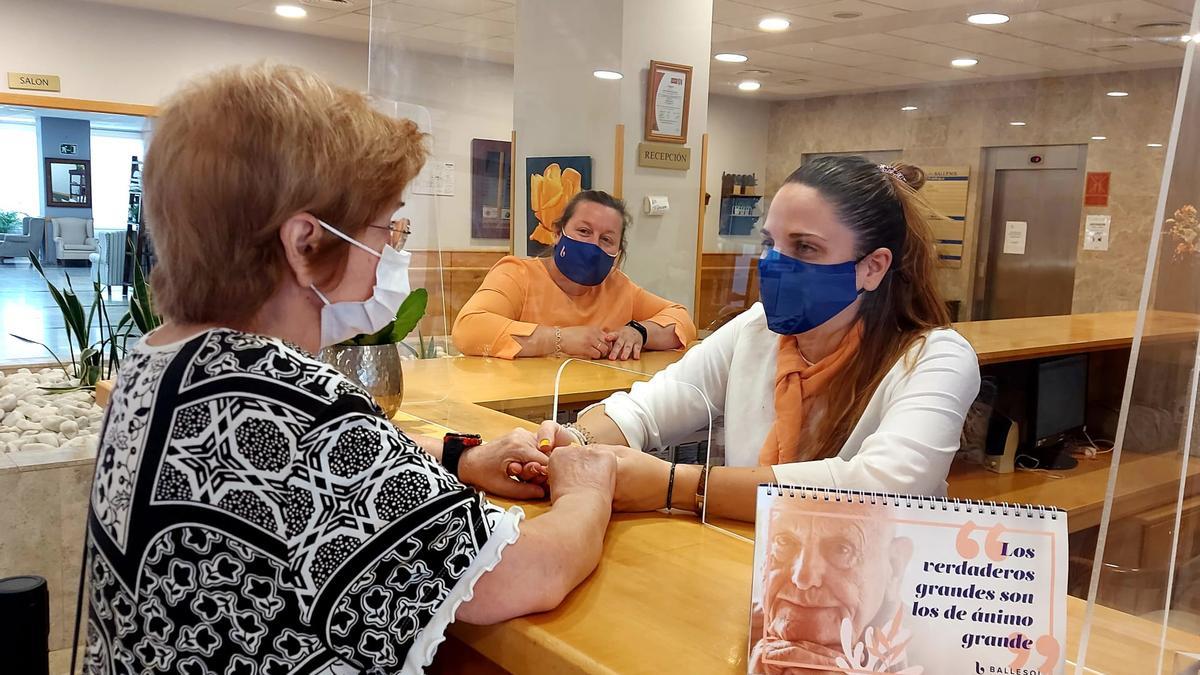 In addition to guaranteeing a safe space, Ballesol Alicante knows how to respond to both physical, functional and emotional and affective needs. In addition to guaranteeing a safe space, Ballesol Alicante knows how to respond to both physical, functional and emotional and affective needs.