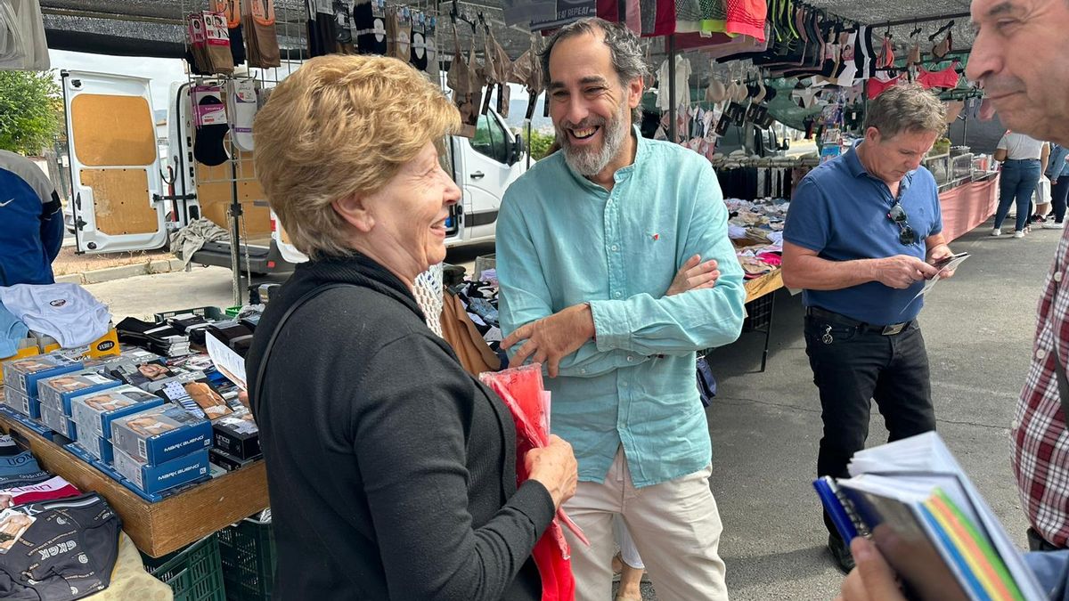 Visita de Hacemos Córdoba a un mercado ambulante de la ciudad.