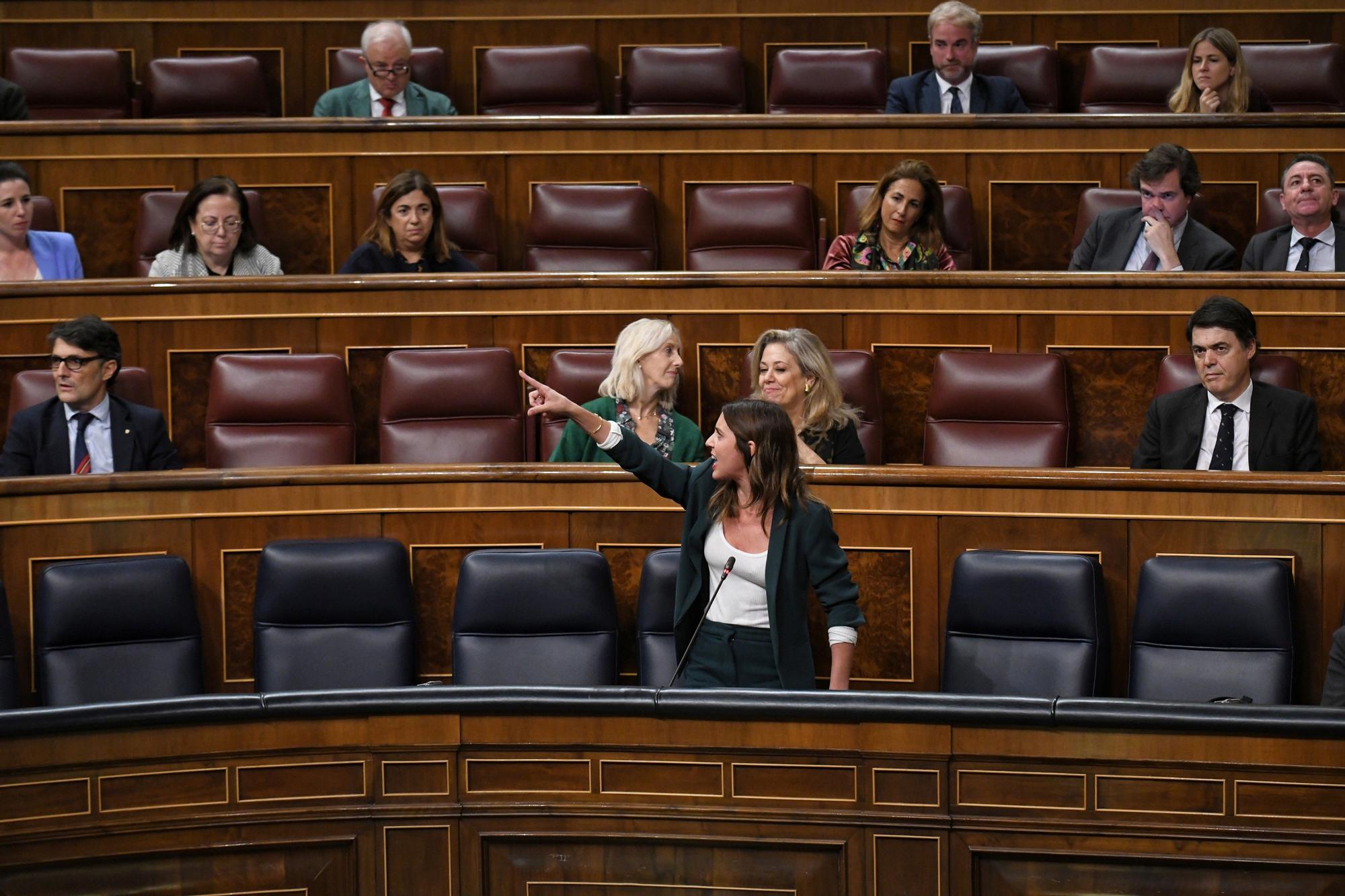 La ministra de Igualdad, Irene Montero, interviene en una sesión plenaria en el Congreso de los Diputados, a 23 de noviembre.