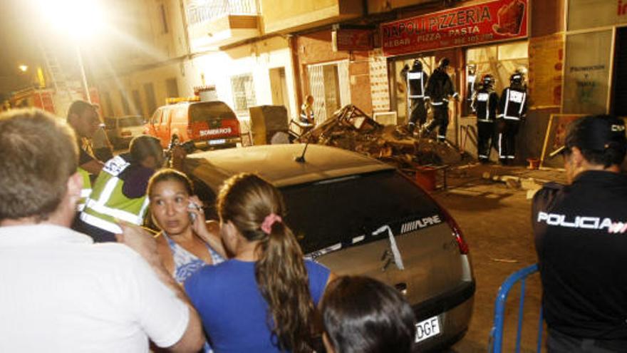 El bar estaba cerrado a esa hora, puesto que abría pasadas las ocho de la tarde.