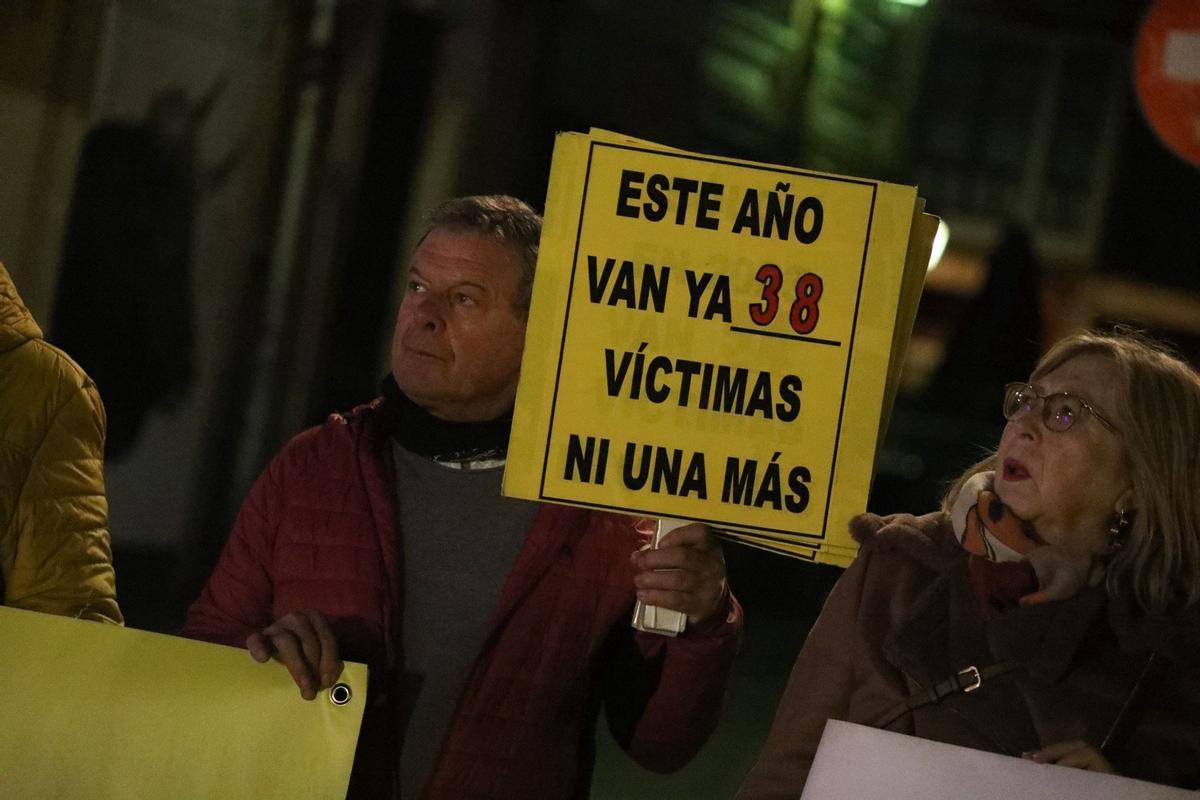 La lucha feminista tiñe de morado la Plaza Mayor de Zamora con motivo del 25N