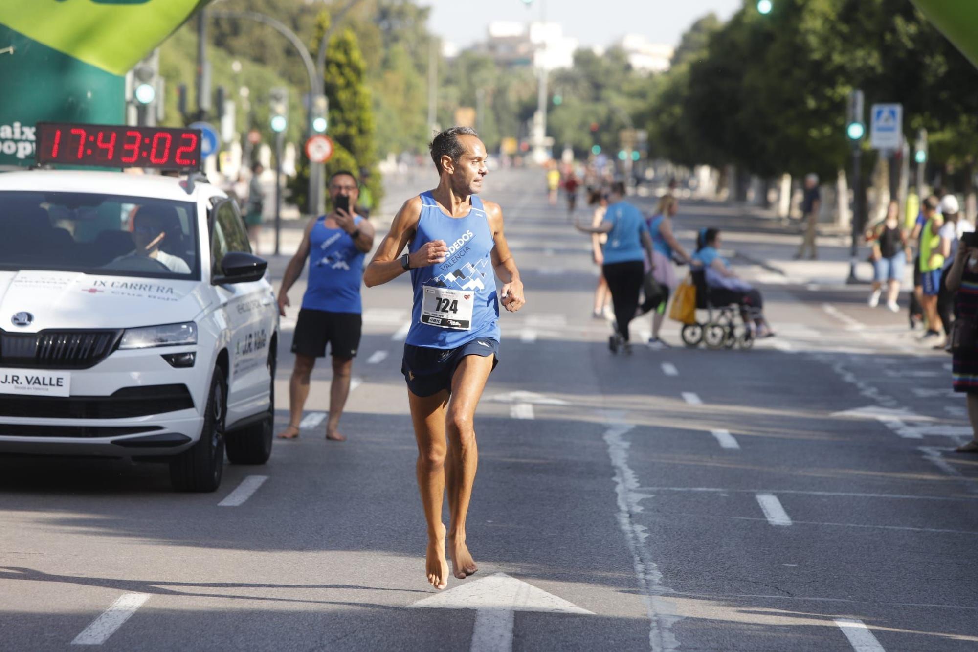 Miles de corredores en IX Carrera de Cruz Roja en València