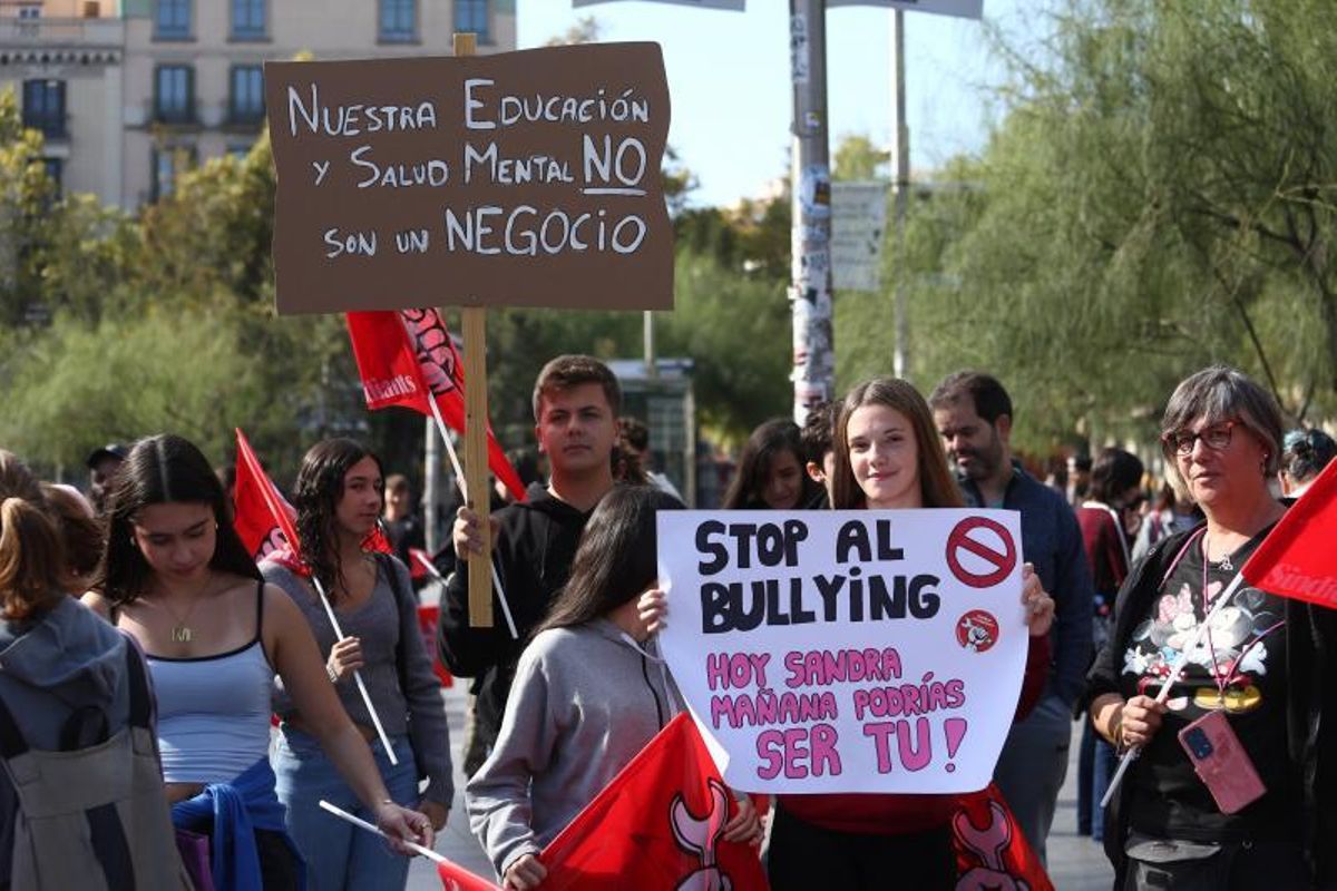 Manifestación de estudiantes de ESO, bachillerato y FP contra el bullying Manifestación de estudiantes de ESO, bachillerato y FP contra el bullying