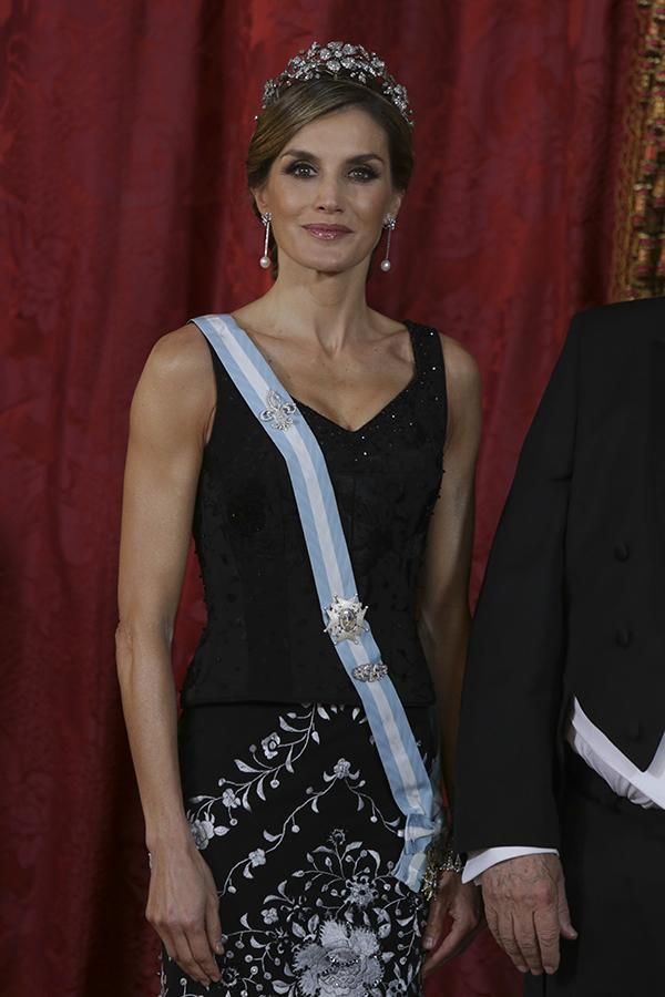 Letizia Ortiz deslumbra en la cena de gala ofrecido en honor al presidente del Estado de Israel y su mujer