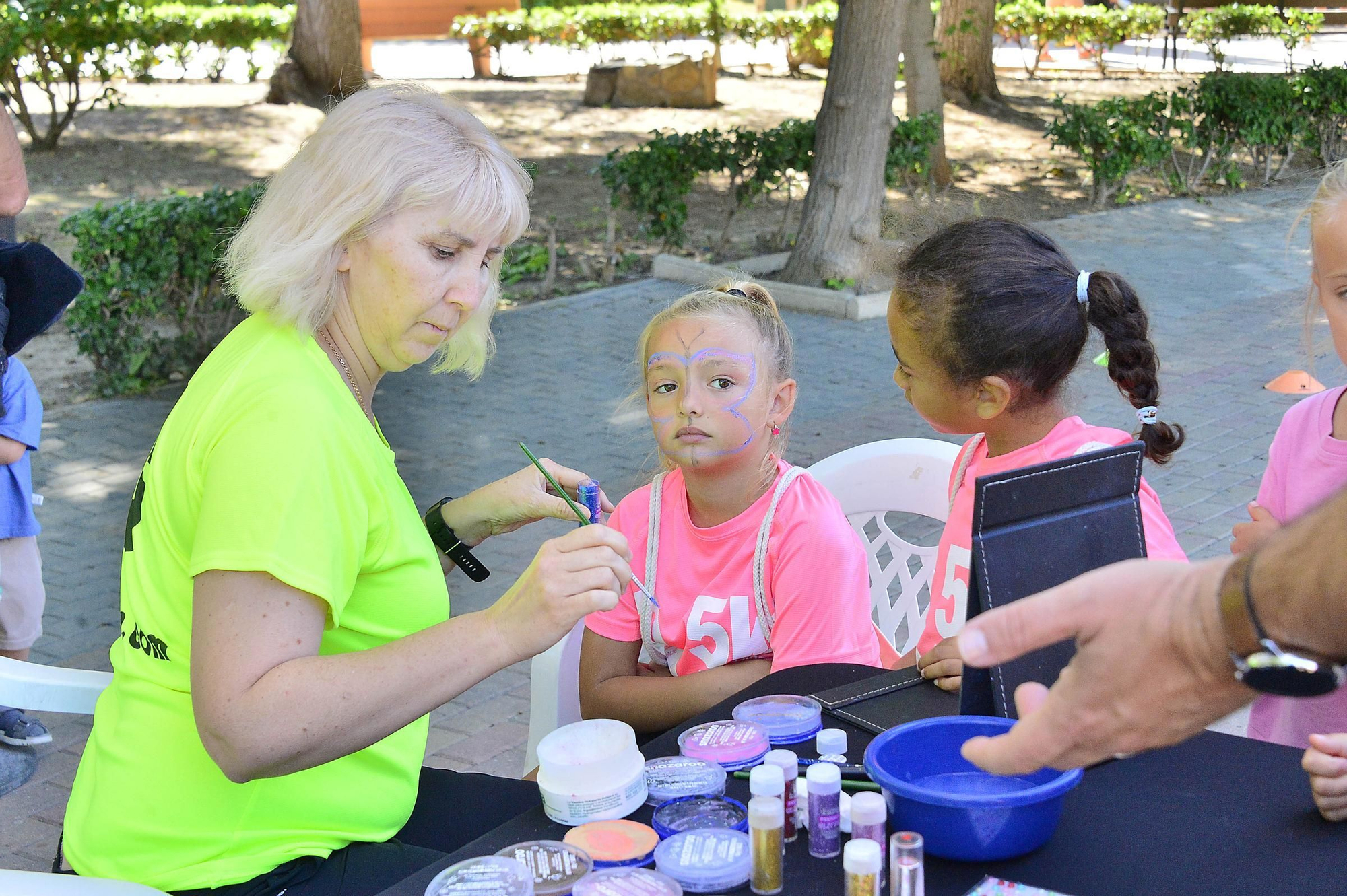 Carrera solidaria organizada por  QUIRÓNSALUD en beneficio de la asociación AFECÁNCER