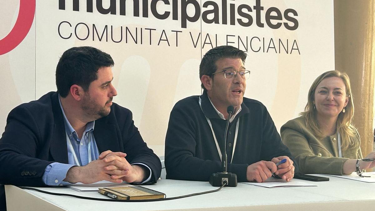 David García, Jorge Rodríguez y Natalia Enguix, en el foro celebrado en Sueca.