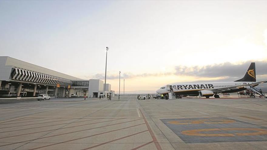 El aeropuerto espera poder recibir en un mes aviones de 300 plazas